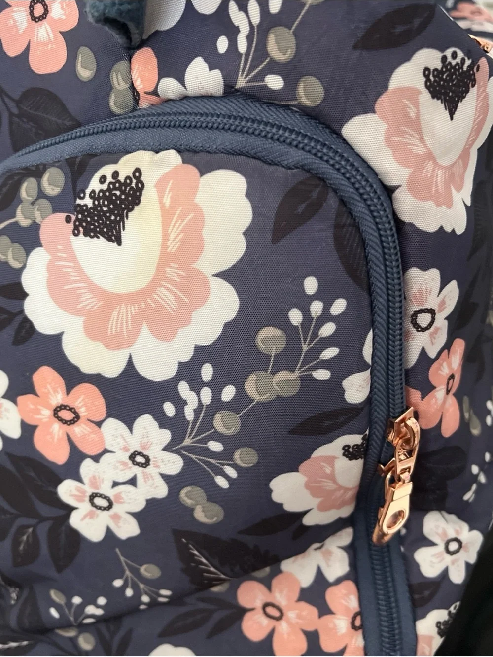 Sarah Wells “Le floral “ Lizzy Breast pump bag / diaper bag loads of pockets .